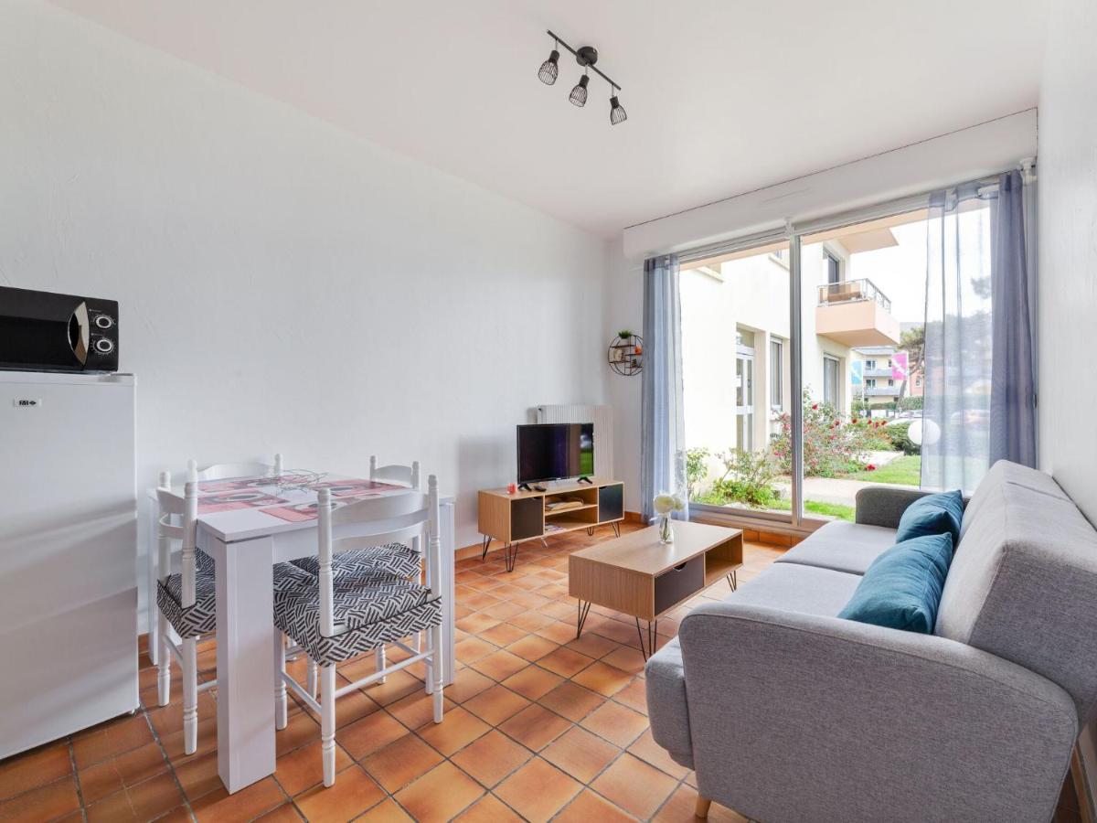 Simplistic Holiday Home In Grandcamp With Garden 外观 照片